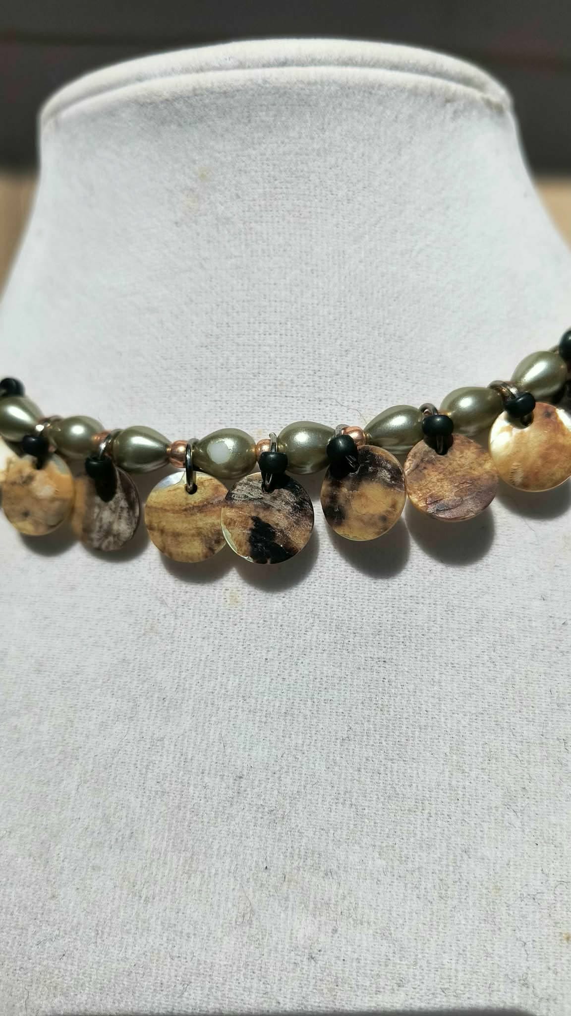 Beachy Green Pearl choker